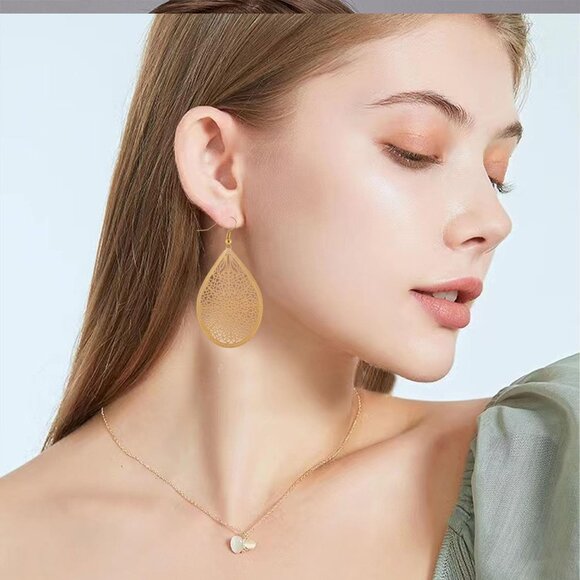 Lightweight Filigree Gold Teardrop Earrings - Elegant Statement Jewelry - Picture 3 of 7